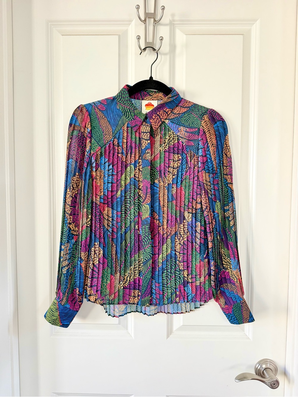 Farm Rio Dotted Macaws Pleated Button-Up - Picture 3 of 6